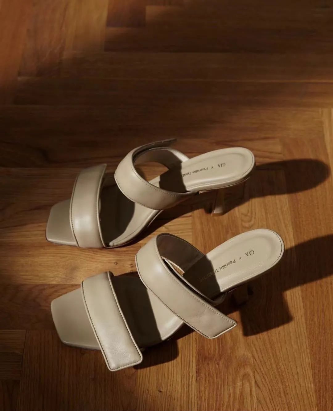 今年的时髦高跟鞋,今年时尚的高跟鞋品牌叫什么