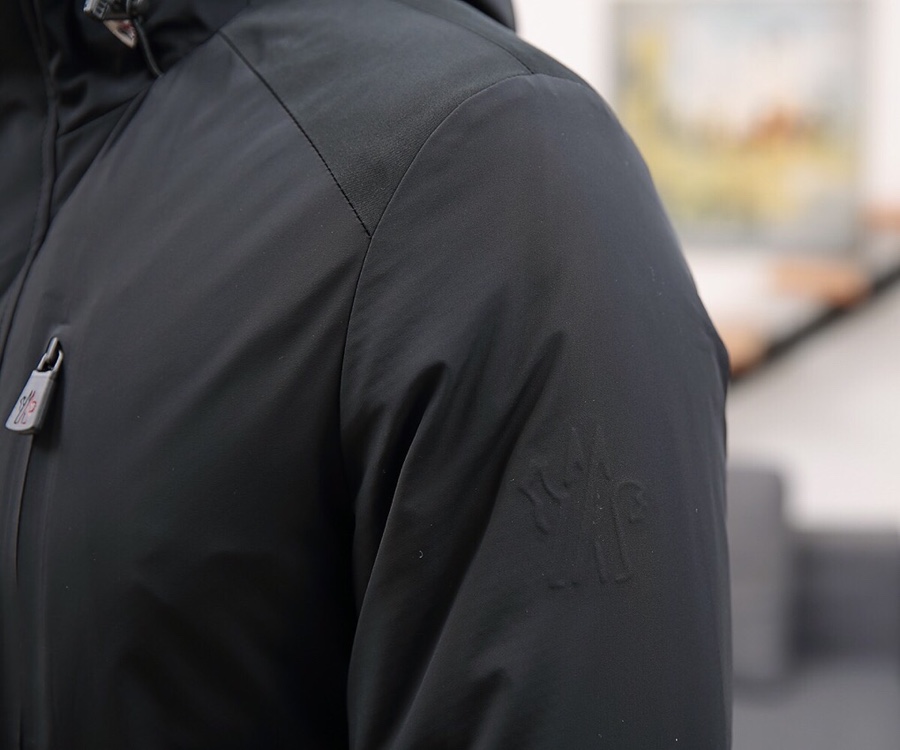 蒙口限量版绿羽绒服,蒙口羽绒服长款黑金配色