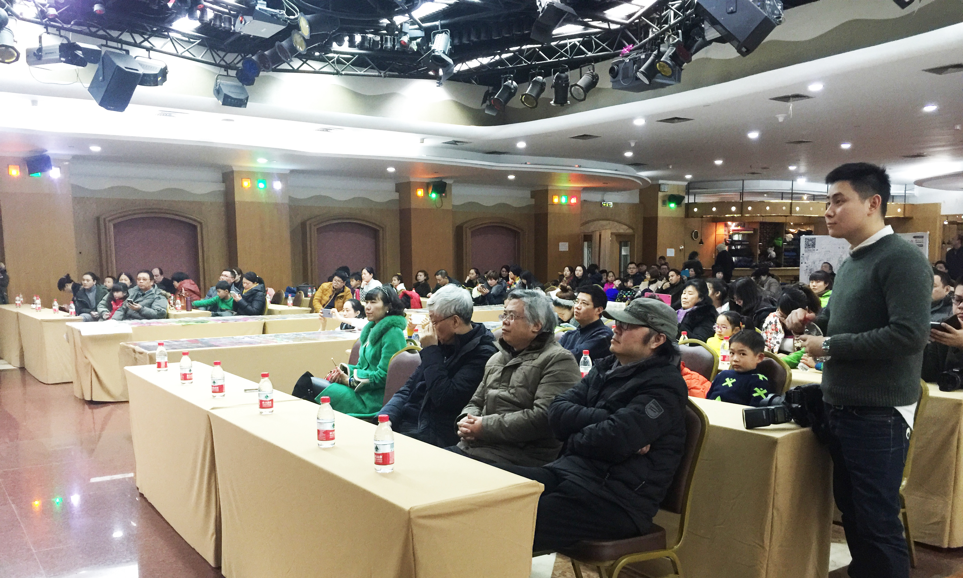 郑鑫绘画成长记录：线描篇（五）校园同学系列——创作