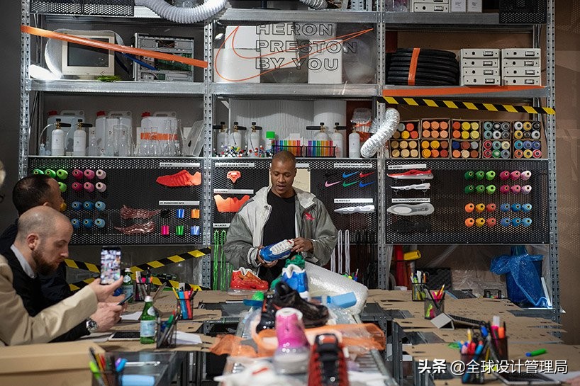 耐克设计师在米兰定制车间首次推出NikeAirMax