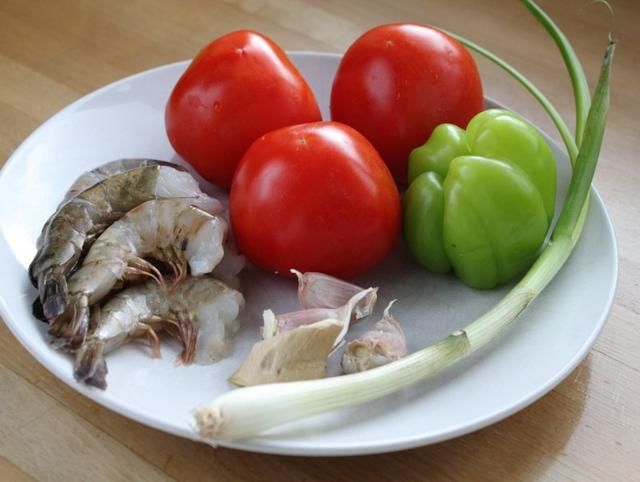 后厨小沈阳西红柿炒虾仁教学,西红柿蘑菇炒虾仁家常做法