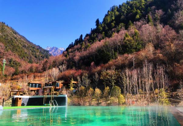 古尔沟野外温泉,古尔沟山庄泡温泉