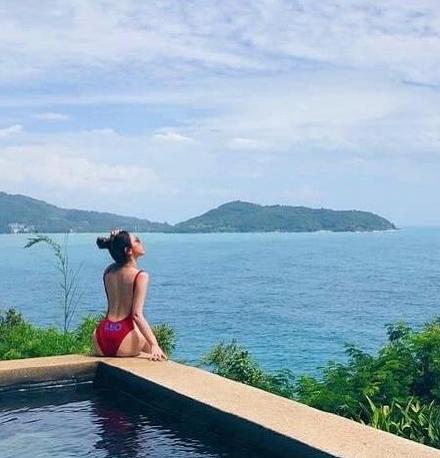 邓紫棋泳装和夏装哪个好看,邓紫棋晒泳装照引发争议