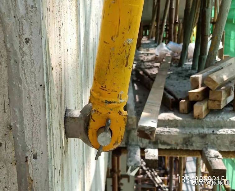 一种新型悬挑架的安装搭设装置,施工现场新型悬挑架