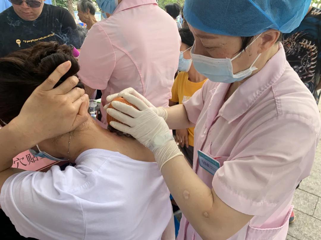 中医义诊进社区服务居民零距离,中医文化进社区健康义诊暖民心