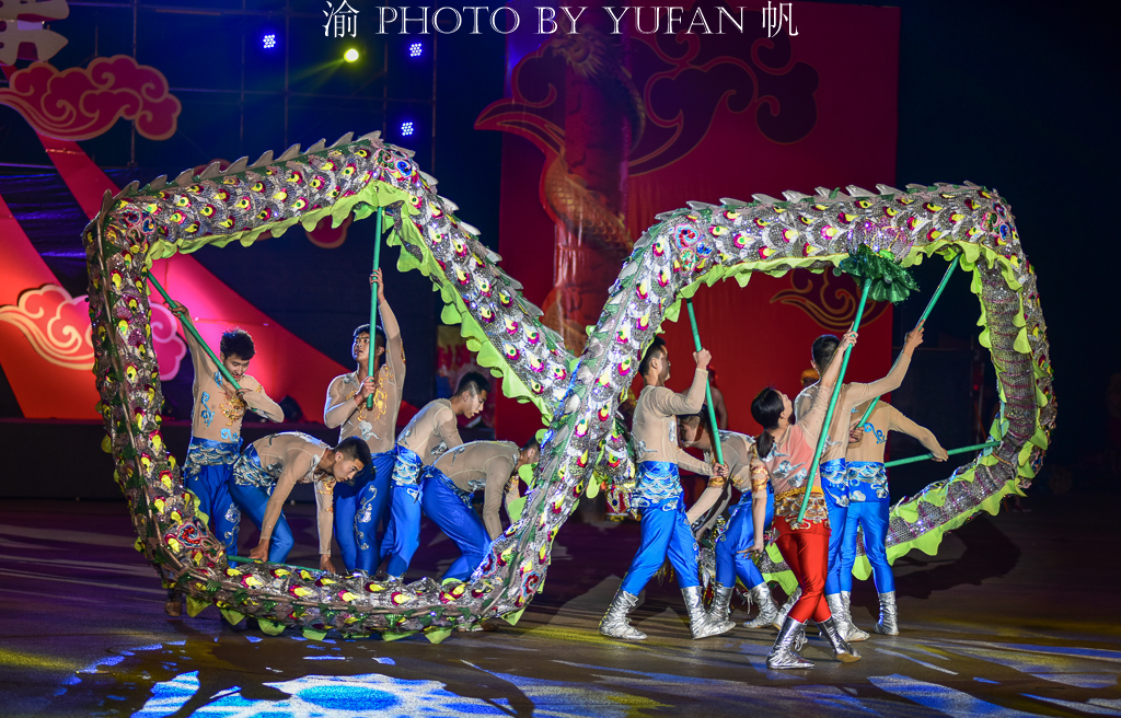 为国争光的铜梁竞技龙：蛟龙出水翻江倒海，龙翔九天扶摇腾飞