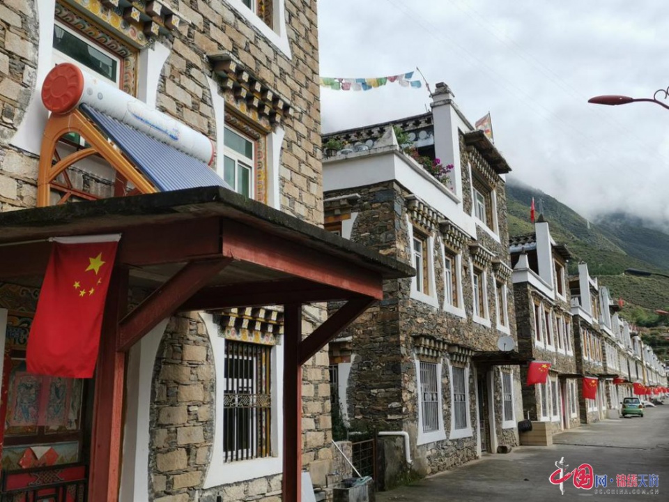 大美新阿坝|马尔康松岗村与柯盘天街演绎现实版“变形记”