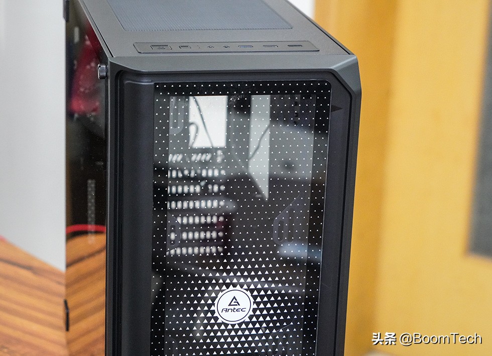 不对称设计点缀安钛克NX1000机箱体验