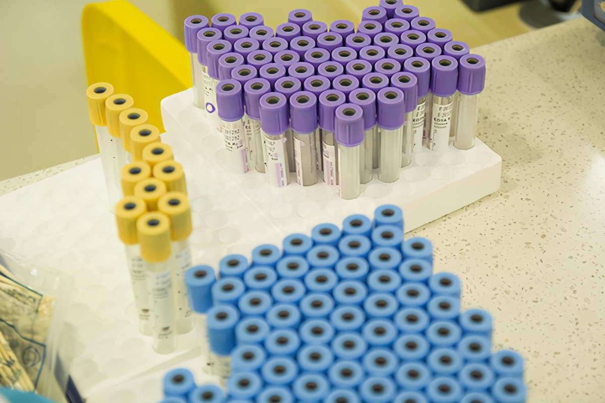 小孩走路说腿疼脊柱肿瘤,儿童夜里腿疼拍片能查出骨肿瘤吗