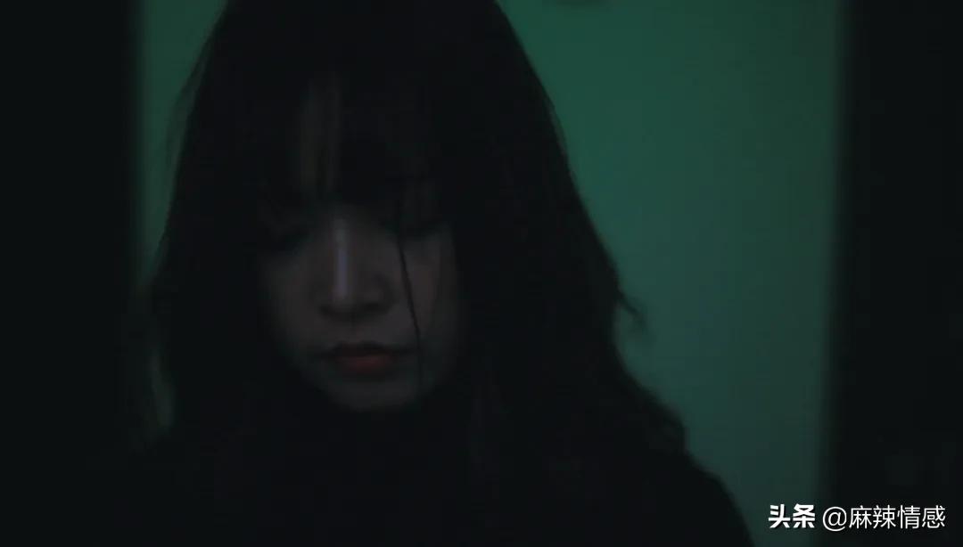 副总裁性侵养女3年被曝光：多少*兽禽**，披着*皮人**