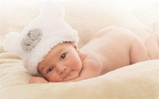 大人跟宝宝放屁都很臭要怎么调理,宝宝天天放屁是不是消化不好