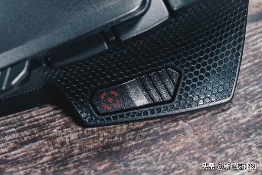 PMW3389加持，模块化设计鼠标骨伽700MEVO评测