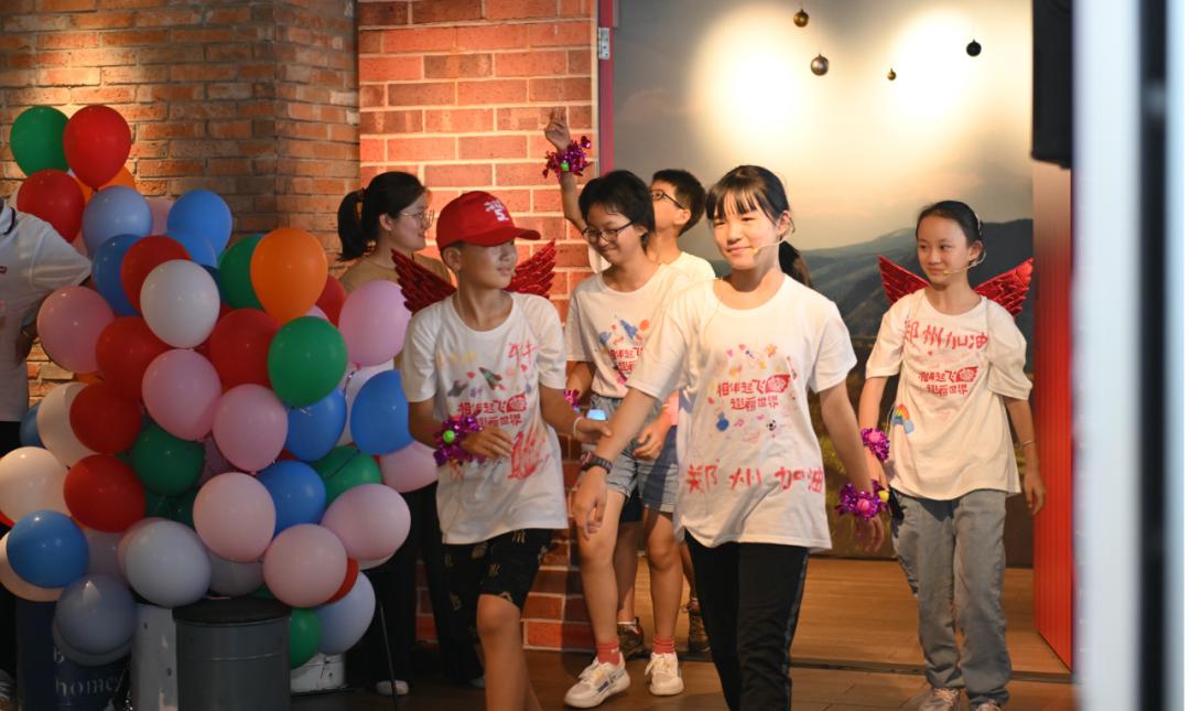 这群来自全国各地的「小候鸟」,温暖了整个上海