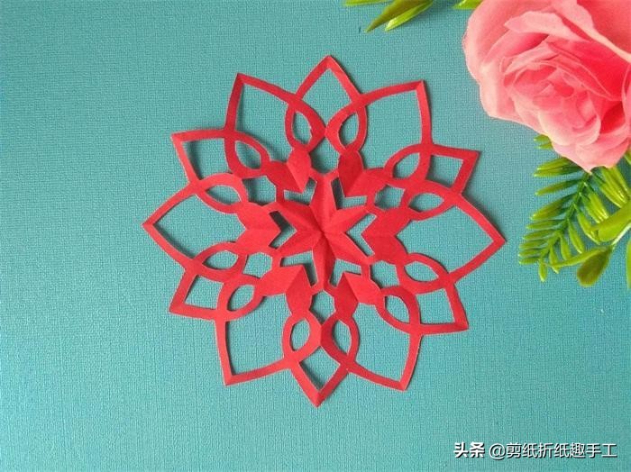 牛年手工窗花剪纸步骤图解,剪纸窗花教程新手入门