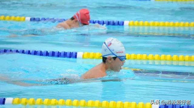 游泳戴泳帽用不用盖住耳朵,游泳戴泳帽是为了干什么