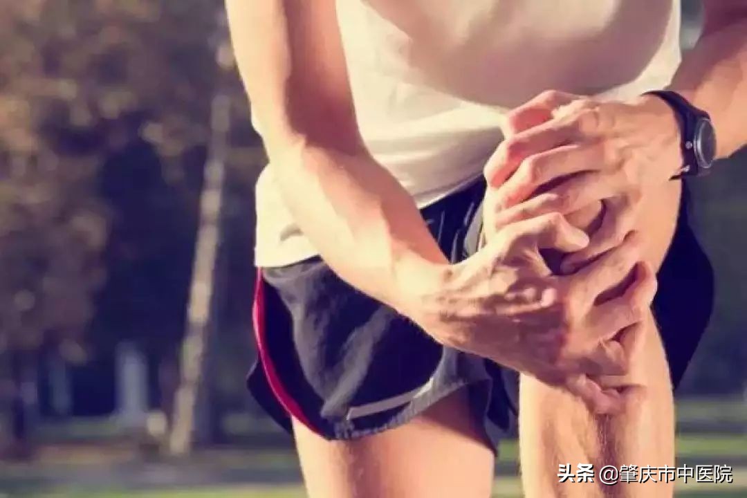 单个膝盖酸软无力最快治愈办法,年纪轻轻膝盖酸怎么回事
