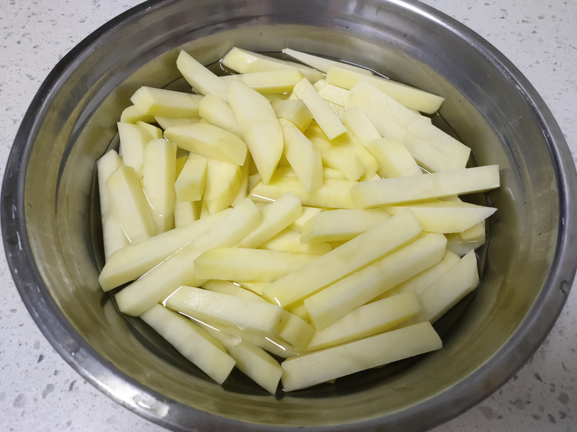 炸薯条需要先冷冻再焯水吗,炸薯条之前需要焯水吗