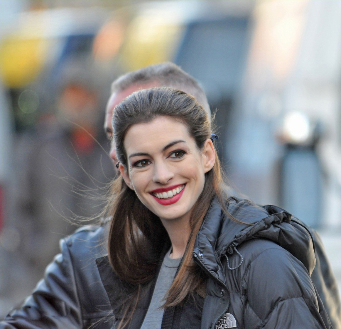 穿普拉达的女王安妮海瑟薇头像,安妮海瑟薇穿普拉达的女王香奈儿