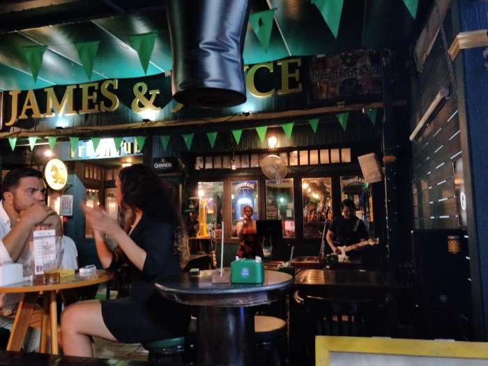 普吉岛芭东海滩夜生活,普吉岛夜晚的芭东海滩