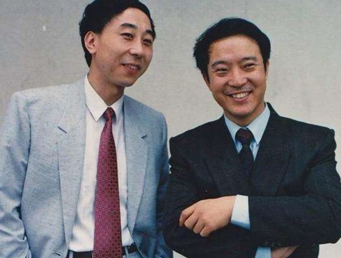 牛群辞官现场,牛群卸任县长后和冯巩合作过没有