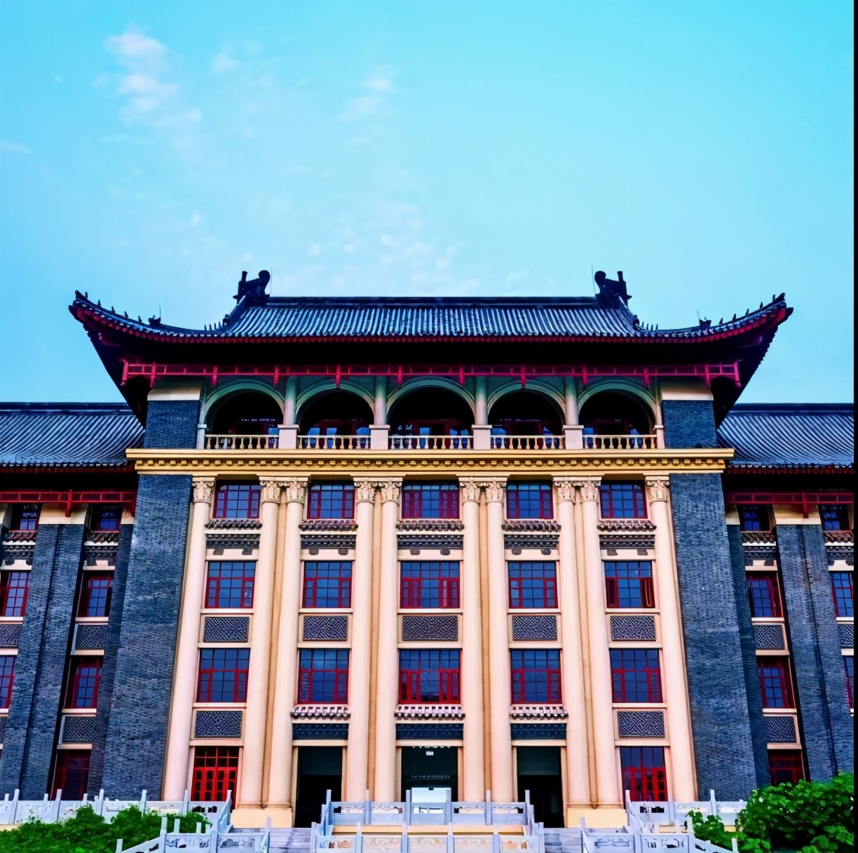 中原第一所现代大学:坐落于八朝古都,近60万人选择报考!