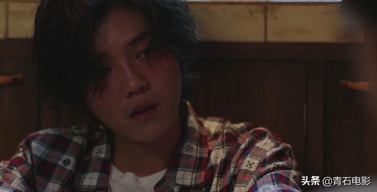 鹿晗戴帽子头发压塌了,鹿晗军帽压不住刘海