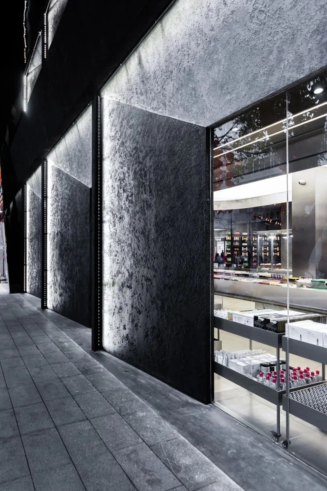 广州、武汉惊现“黑洞”，被“吸”进的消费者几乎没人空手而出