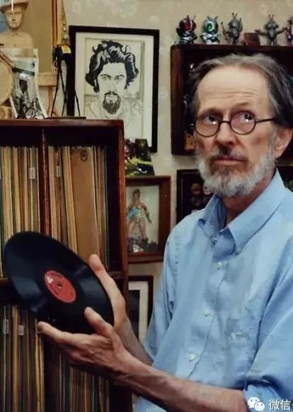 ComicsComix一个字母的区别让米奇酗酒,米妮嗑*肥药减**搞外遇?