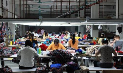 一“女装巨头”卖吊牌求生，品质“不管不问”，或成第二个南极人