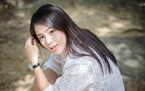 肩宽的女人穿什么衣服最好看,肩宽女生冬季穿衣技巧图片