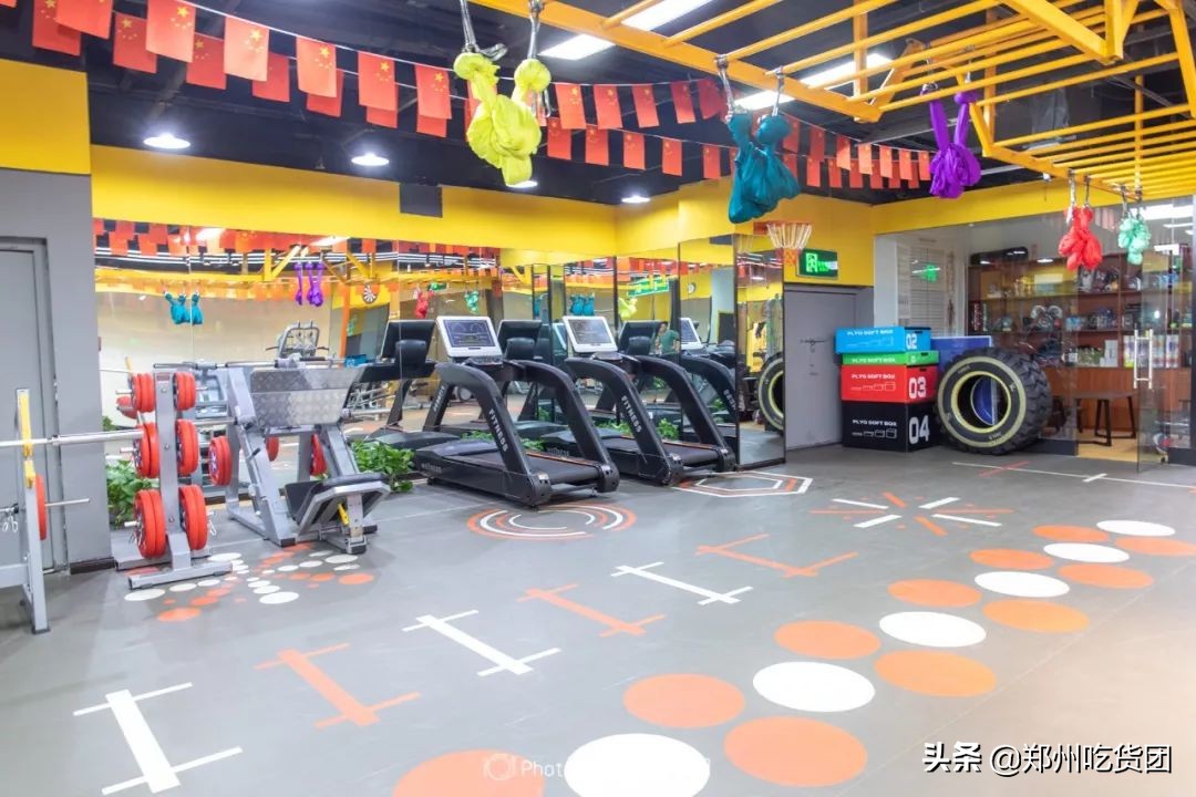 丹尼斯爆火视频,丹尼斯春节促销