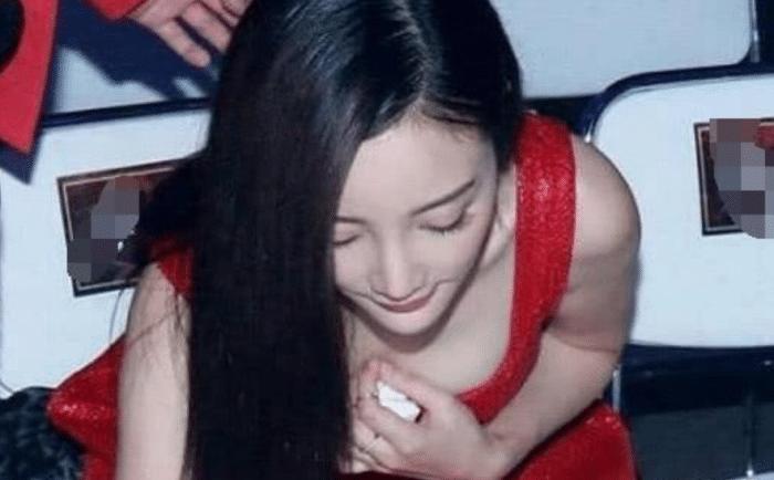 女星的“防光”手势,王子文佛系,李小璐满分,看见柳岩:服了