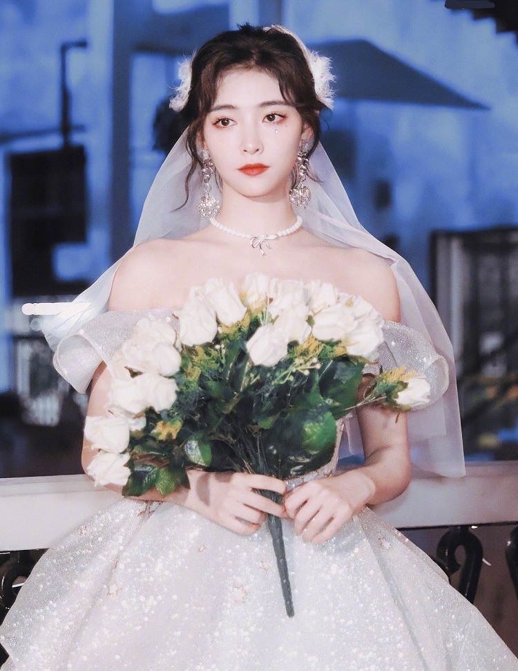 试问女生们，你们哪个能躲得了“婚纱的诱惑”呢？