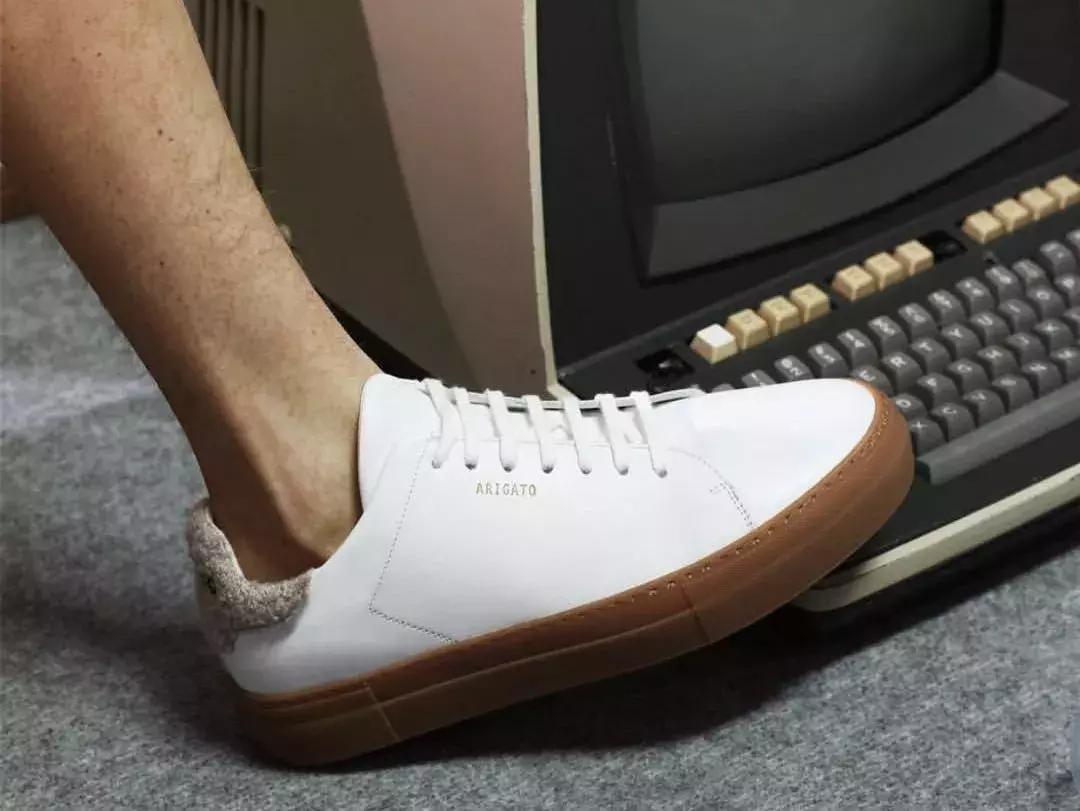 小白鞋什么时候穿好,小白鞋过时了吗