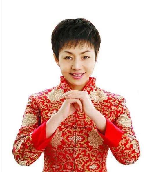 五次恋爱，三段婚姻，从演员到母亲，宋丹丹用微笑面对苦乐人生