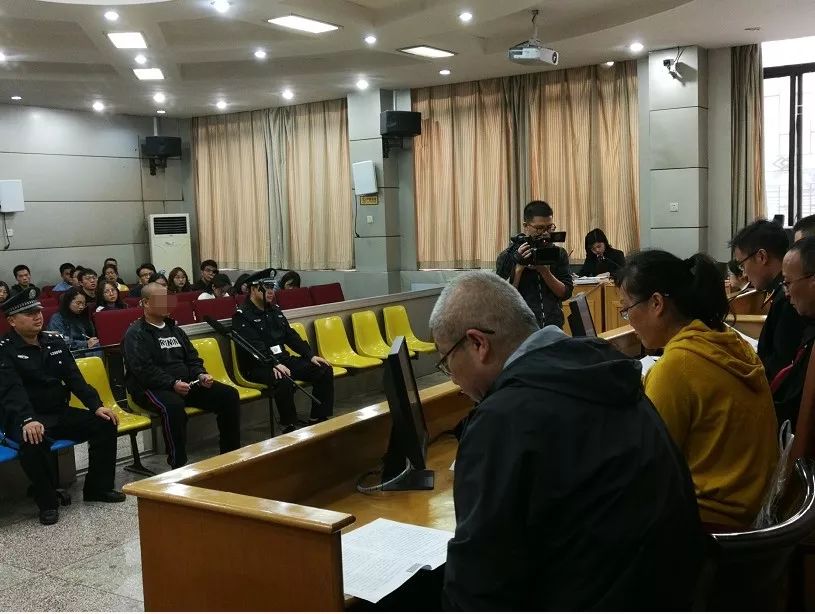 公开开庭公职人员贩毒案,公职人员贩毒案