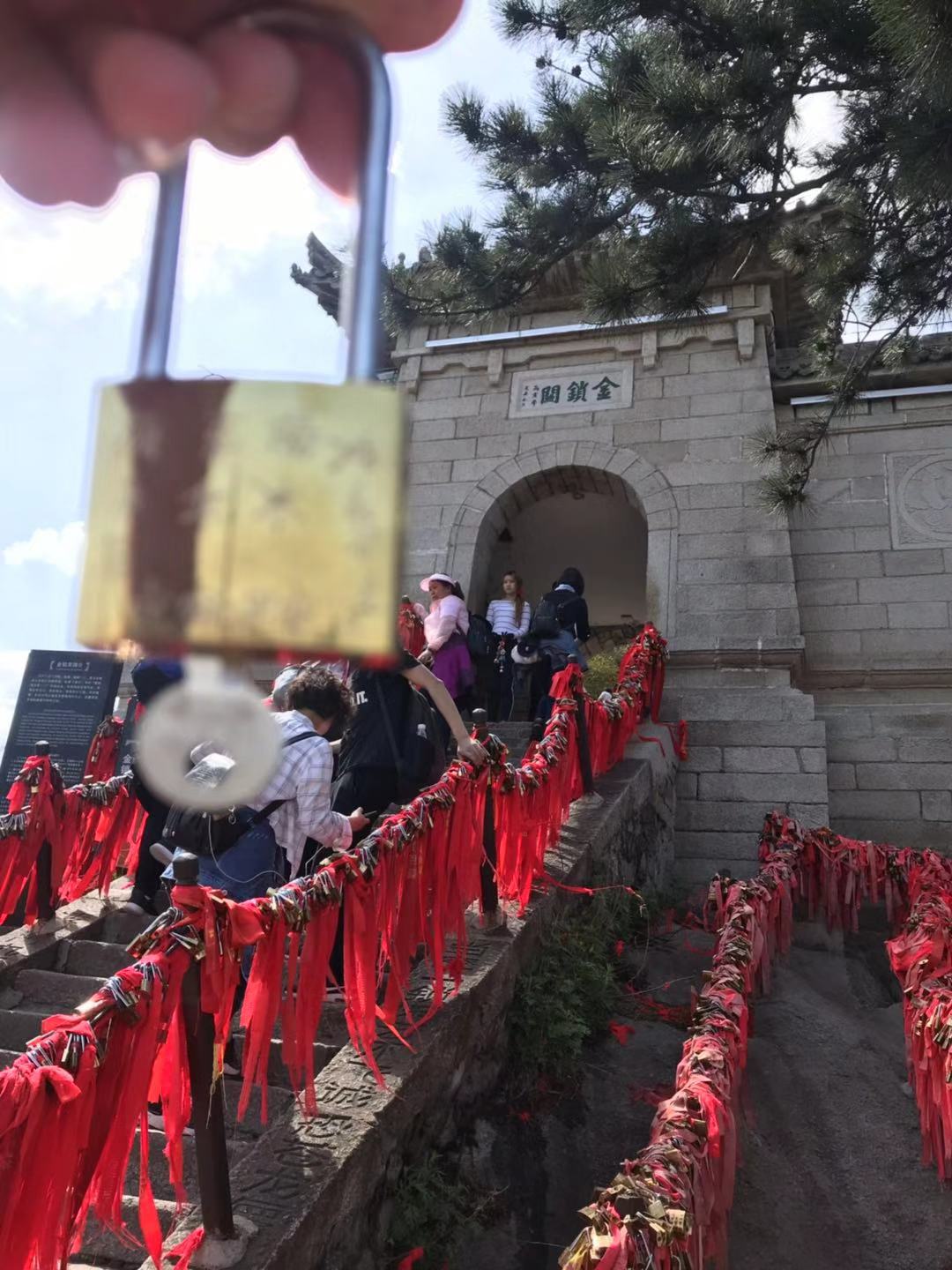 爬华山早上爬晚上能赶上火车吗,华山夜爬还是白天爬好些