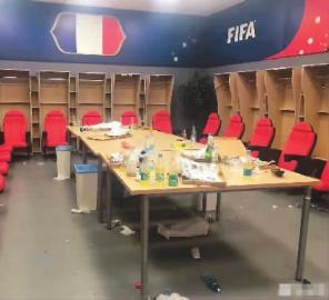 巴萨糟蹋客队更衣室！一片狼藉喉舌都痛心这点日本队是这可怕