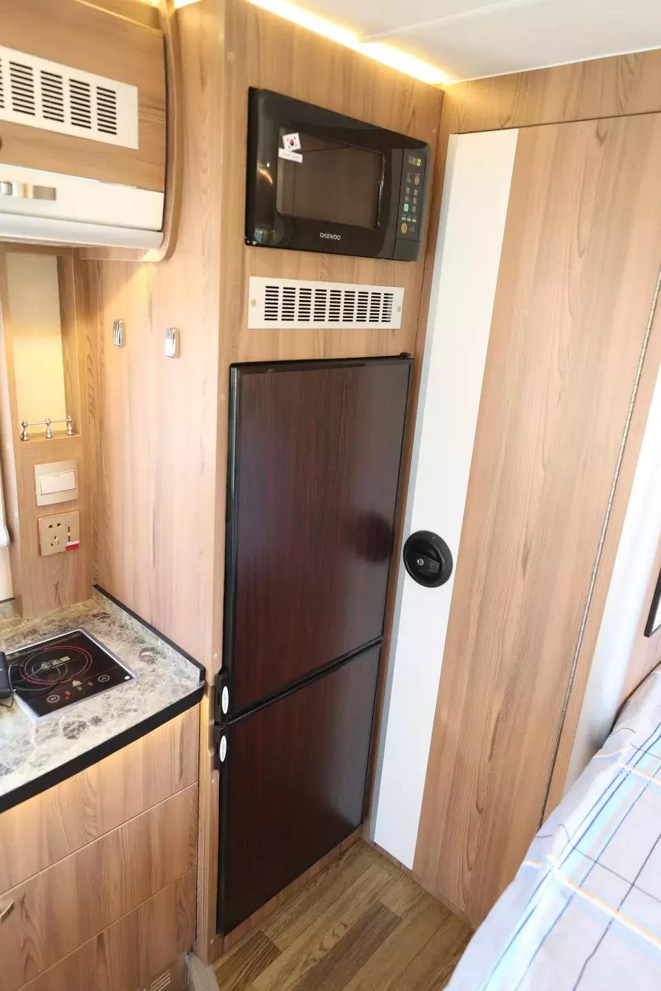 骏驰雷霆一号房车,骏驰房车直播间