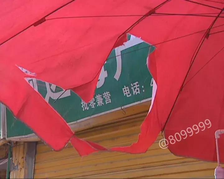 农贸市场顶棚坍塌致1死1伤,农贸市场房屋倒塌事件