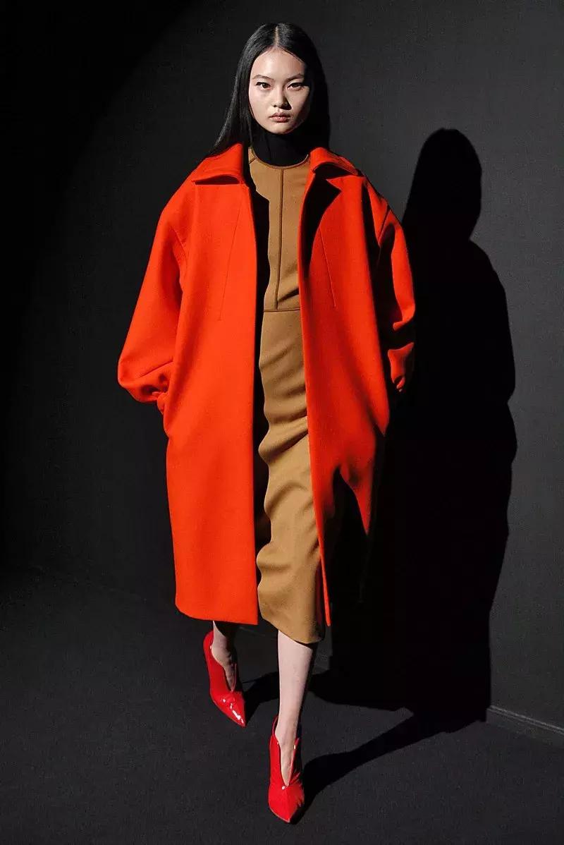 这个冬季时髦精都是这么穿大衣的,时髦的人喜欢这样穿