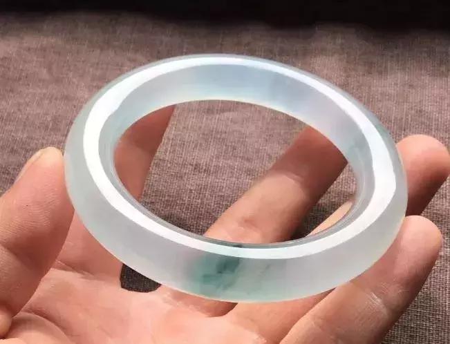 b货翡翠卖高价,为什么b货翡翠卖得很好