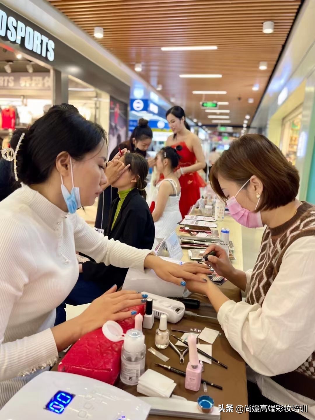 绾㈠獩缇庣敳,绾㈠獩褰㈣薄缇庡璁捐瀛﹂櫌