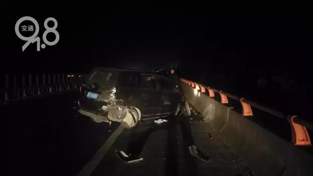 “你嘴上红印子怎么来的？！”深夜马路上一声咆哮，男子解释亮了