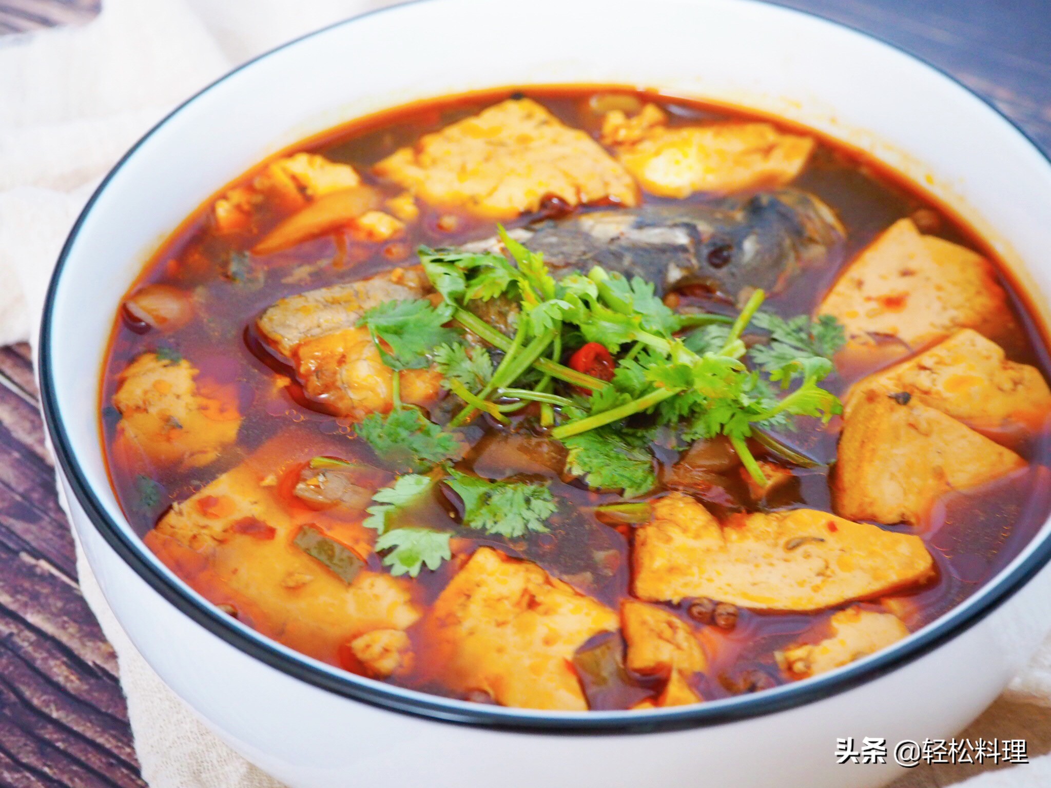 炖鲢鱼大鱼头怎么做出来的汤不腥,鱼头怎么做好吃不上火微辣