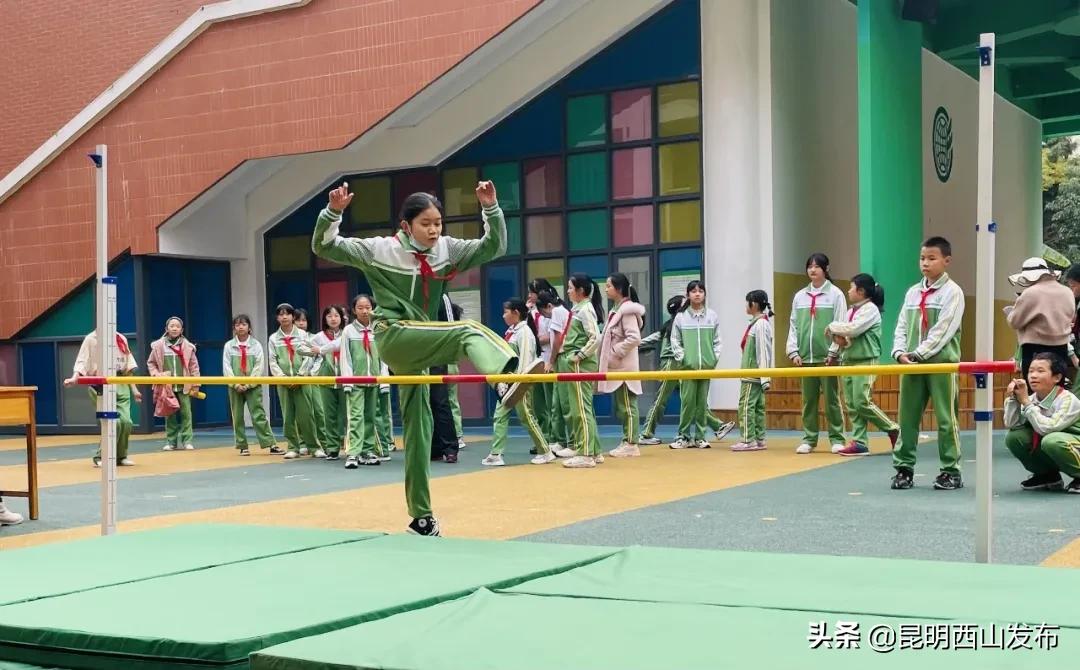 运动健儿在赛场上奋勇拼搏的英姿,奋力拼搏赛出风采