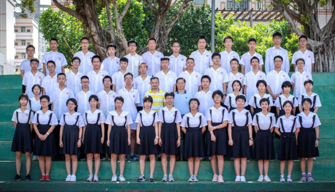 广东神级学霸，中考10门有6门满分！学校女生清一色短发