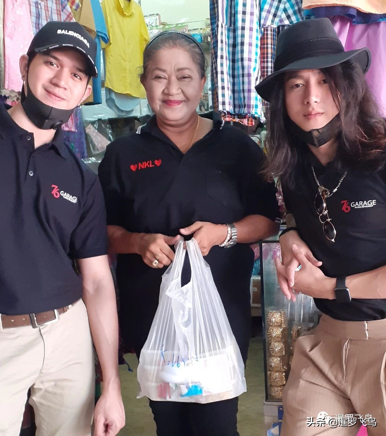 疫情期泰国餐馆帅哥送外卖，拍半裸宣传照用美色救生意