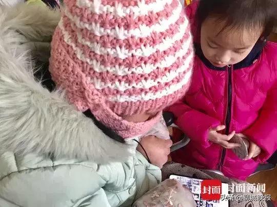 一生都在“拼命”的脑瘫妈妈患肿瘤，拼死生下的女儿却说……