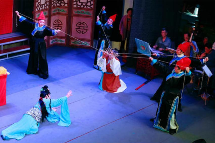 讲一下窦娥冤6月飞雪的故事,窦娥冤关汉卿的故事简介